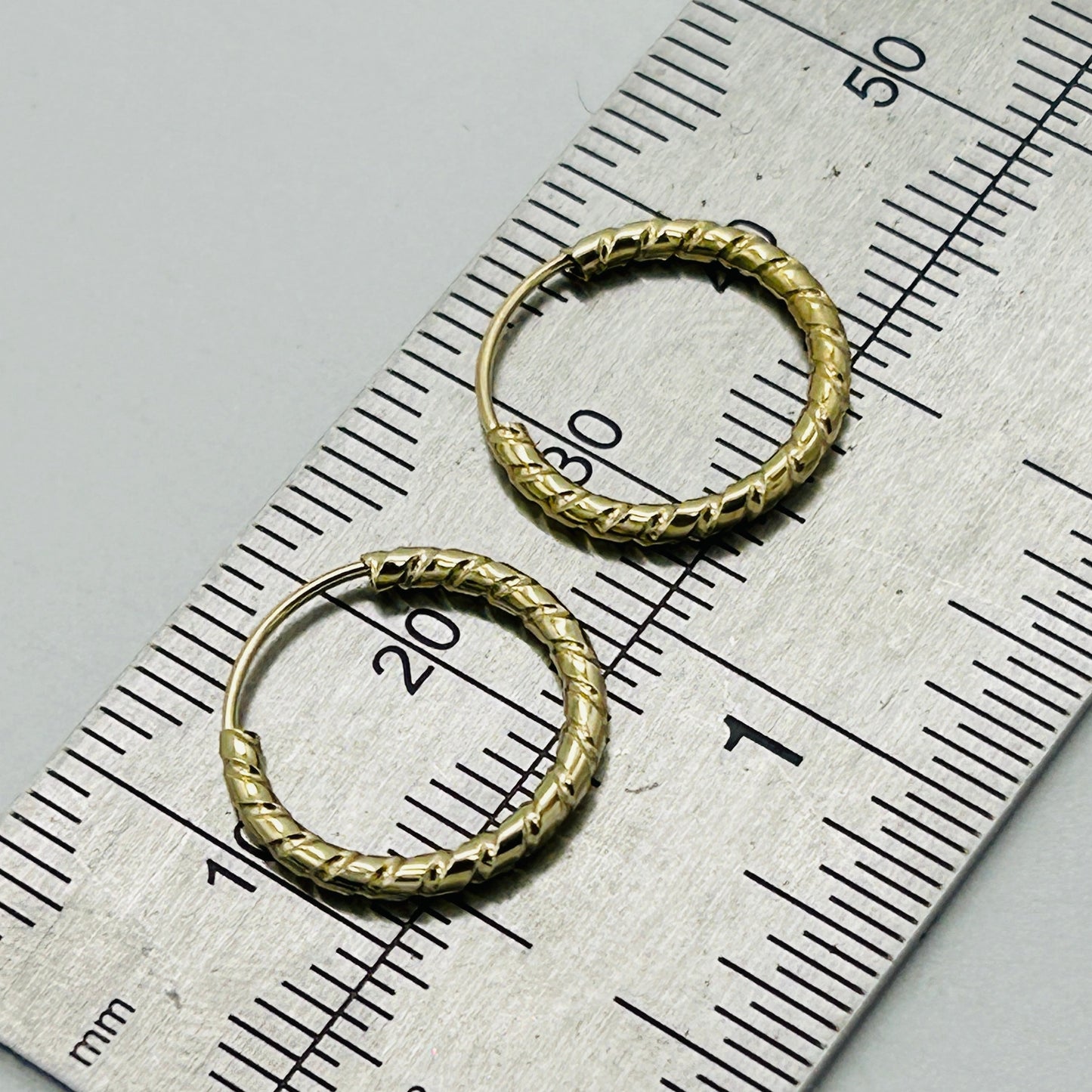 9ct Yellow Gold 1.5mm Twisted Round Sleeper Earring